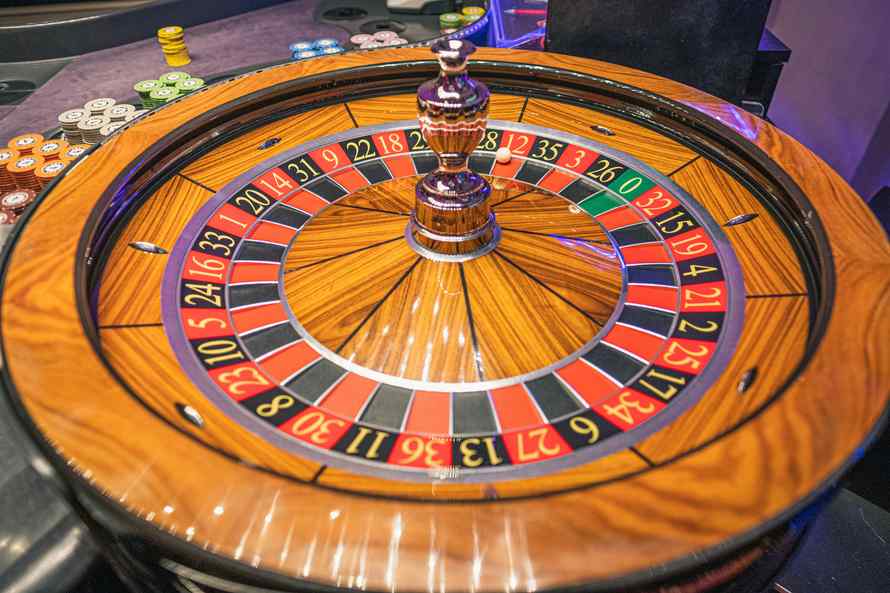 Comment fonctionnent les casinos en ligne : technologie, équité et paiements